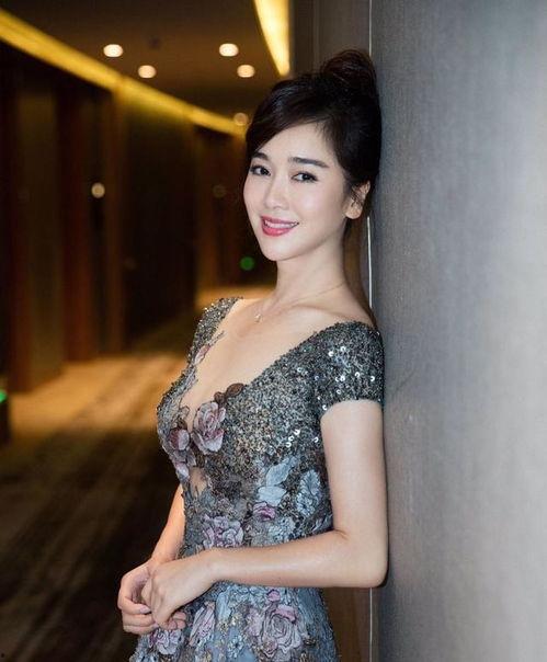 明星左小青图片,优雅与知性的完美融合